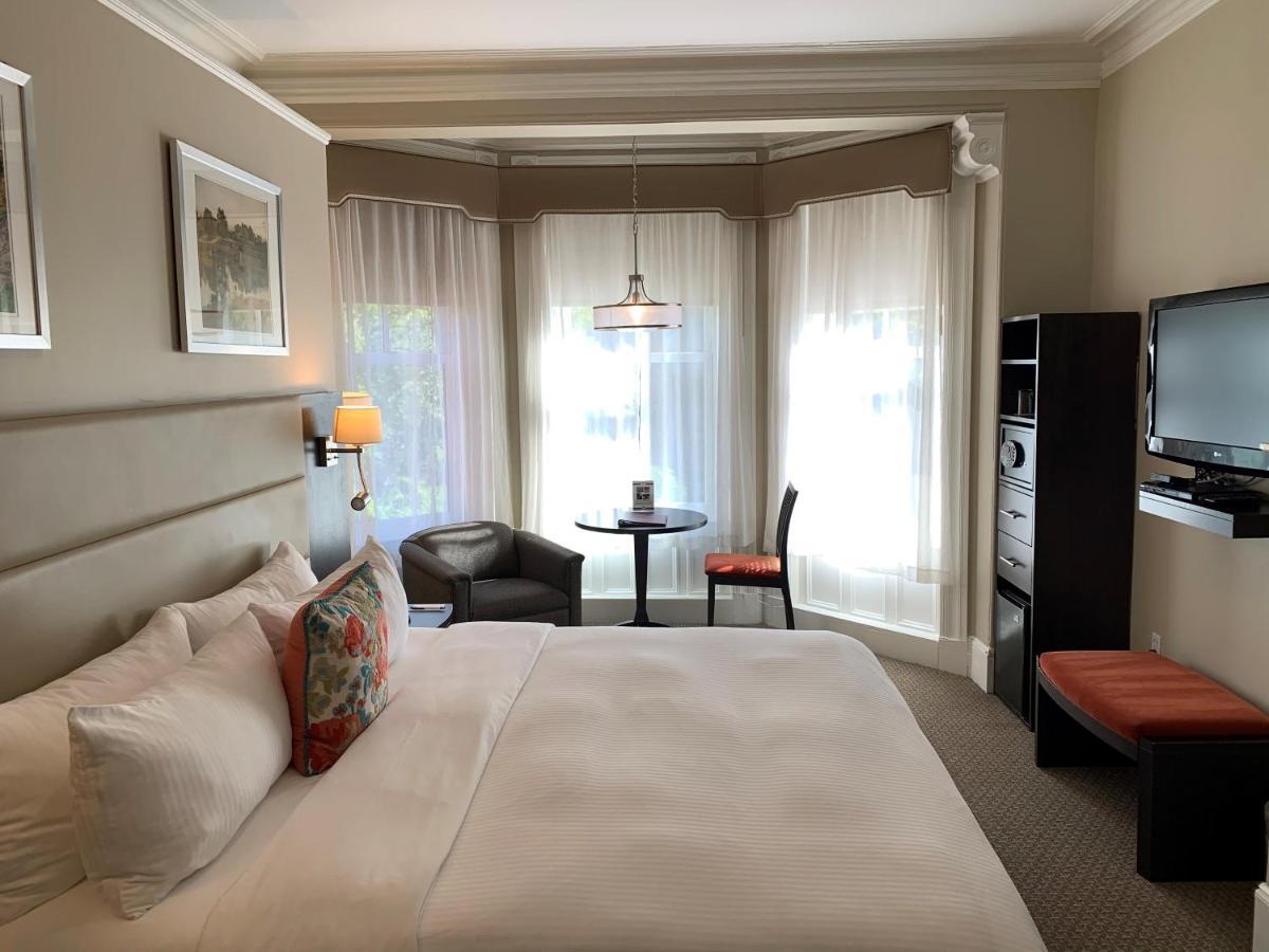 Bay Window King Room